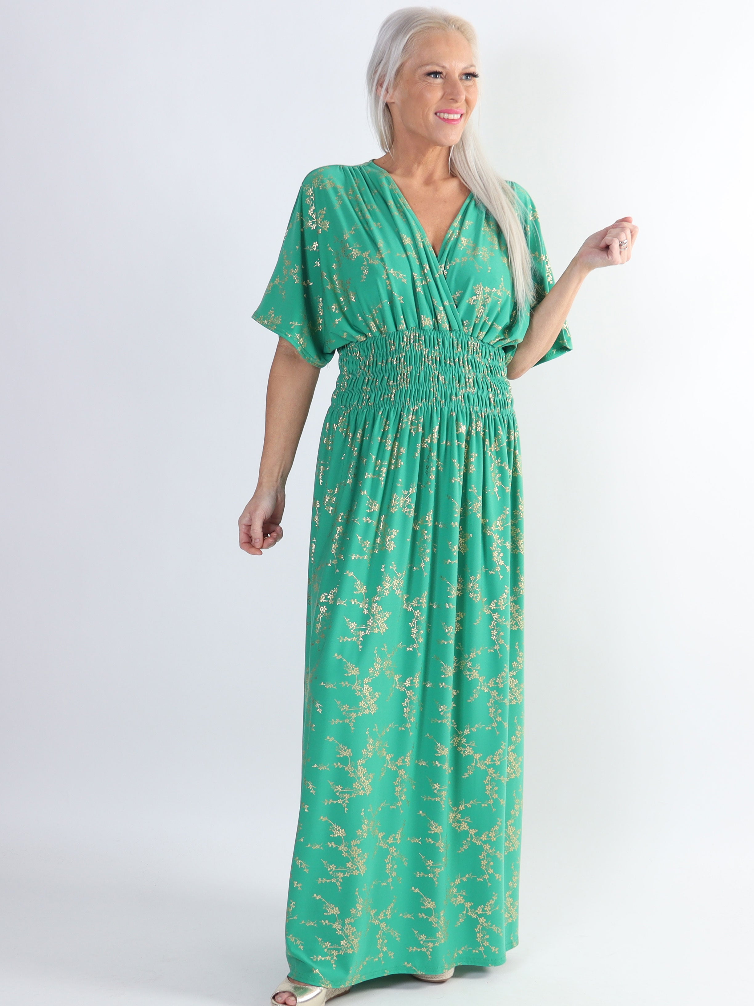 Pams Gold - Ensfarvet plus size kjole med gulddetaljer